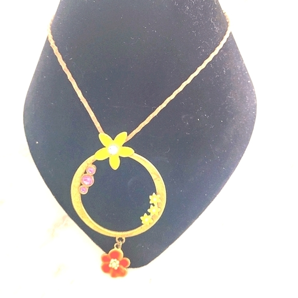 ($8 as an add-on) Flower necklace